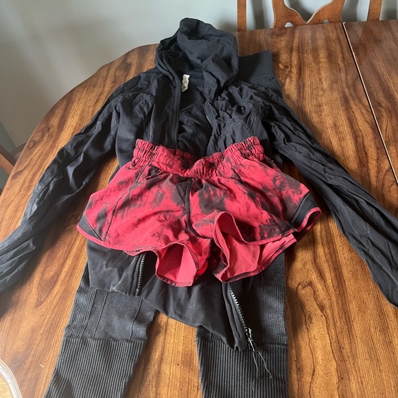 Lululemon Lot - Picture 1 of 6